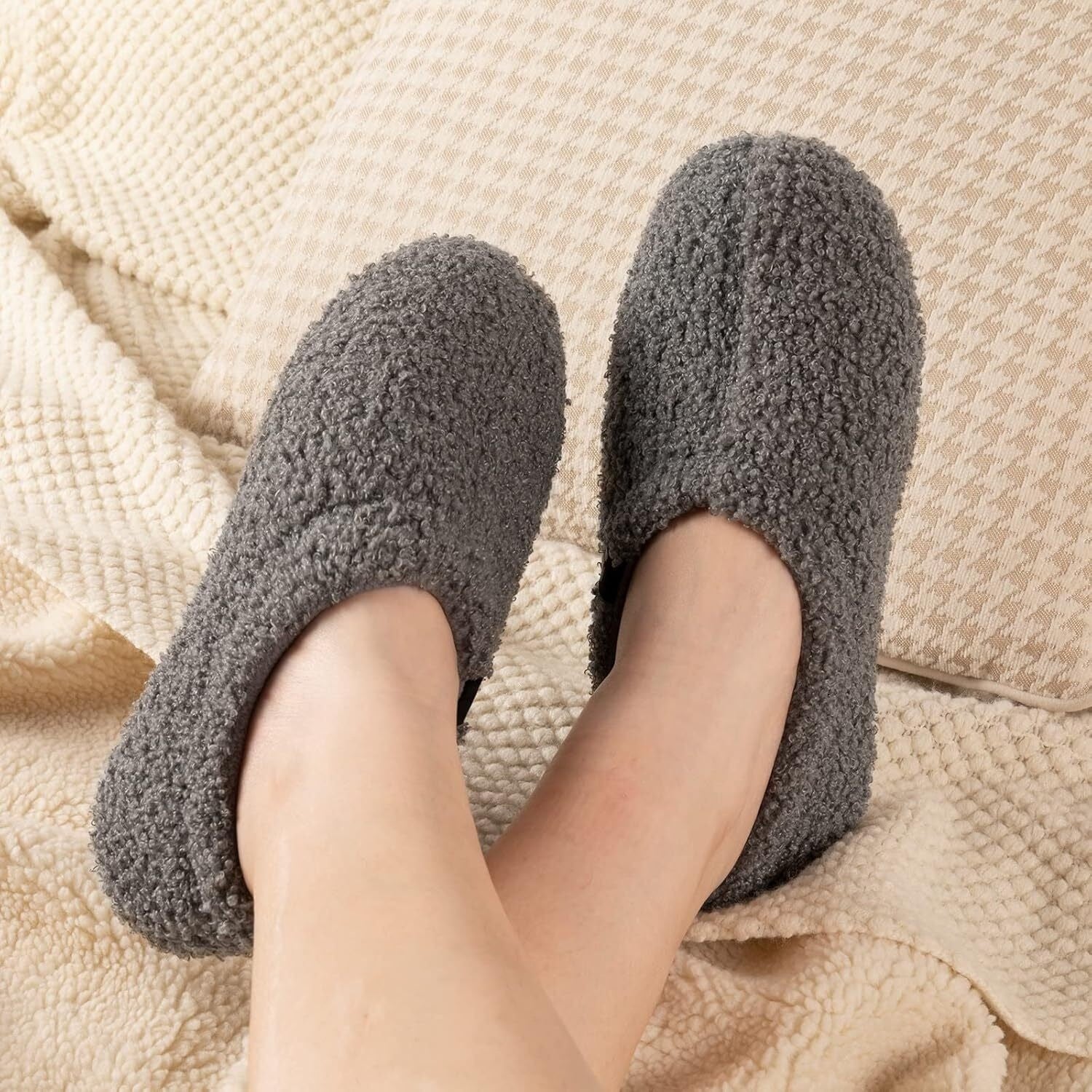 Women Slippers Fuzzy Full Soft Comfy - Detail view