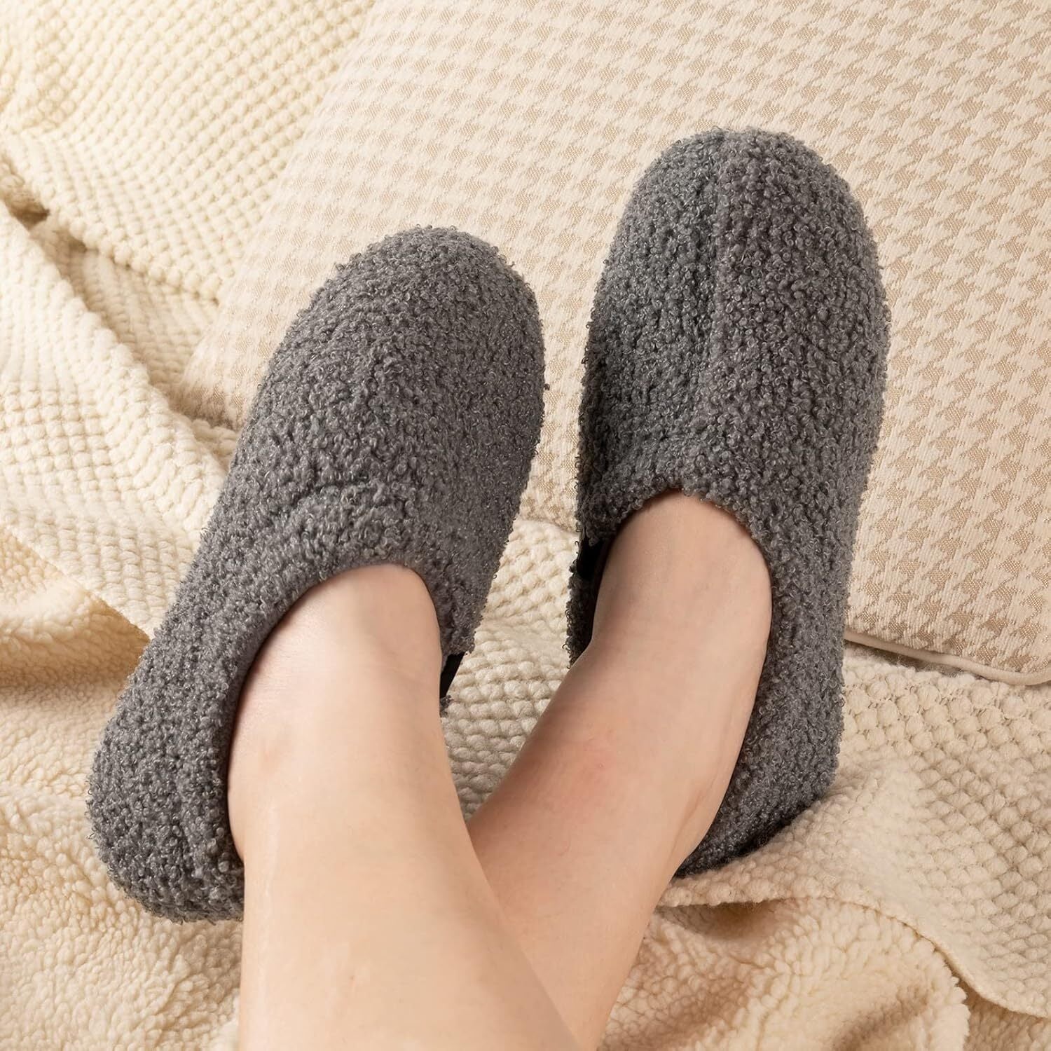 RockDove Women's Teddy Fleece Closed Back - Detail view
